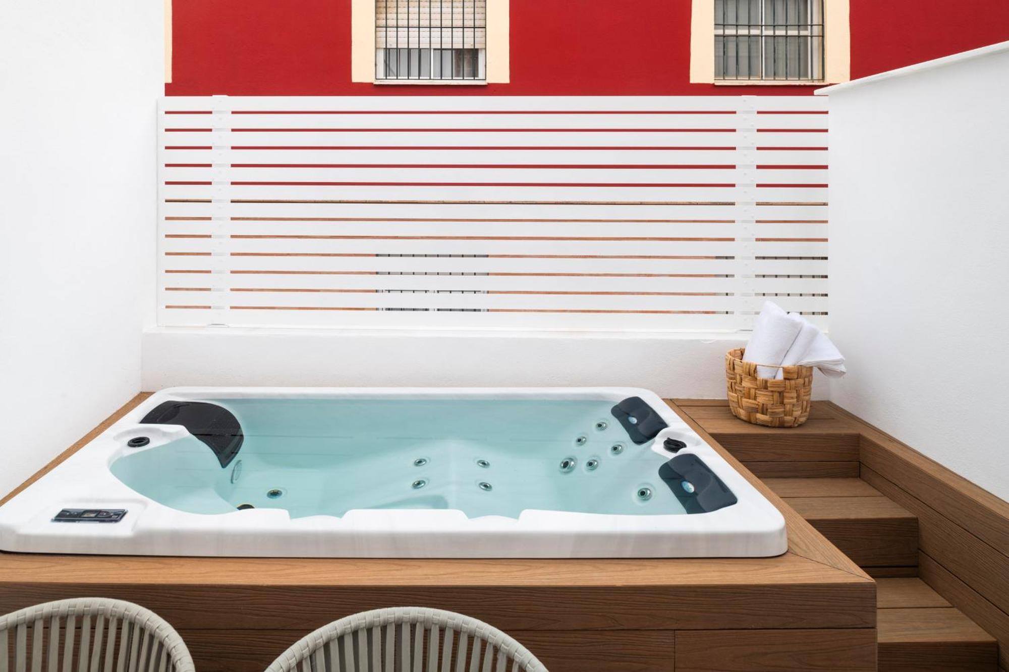 Magno Apartments Santa Clara - Private Terraces With Jacuzzi 세비야 외부 사진
