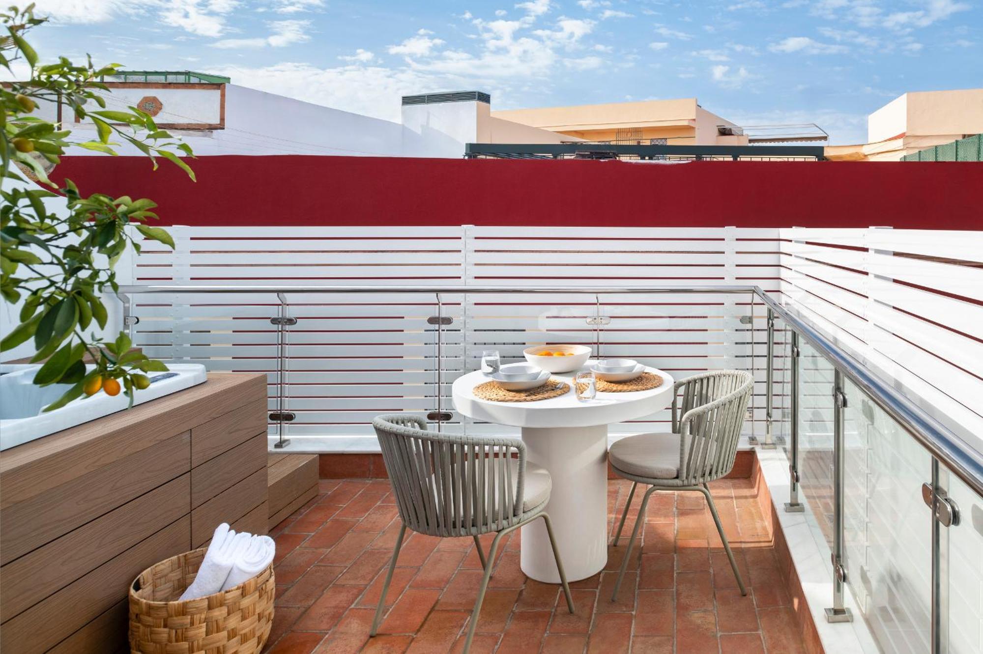 Magno Apartments Santa Clara - Private Terraces With Jacuzzi 세비야 외부 사진